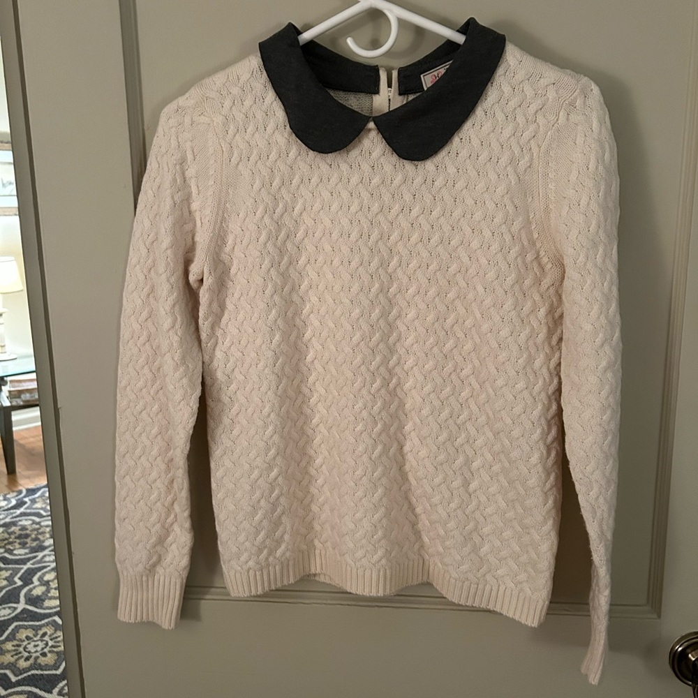 Adorable, cable knit, Peter Pan collar sweater. 
Zipper in back. EUC.